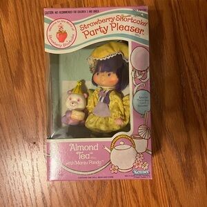 Strawberry Shortcake Almond Tea Party Pleaser doll, never opened